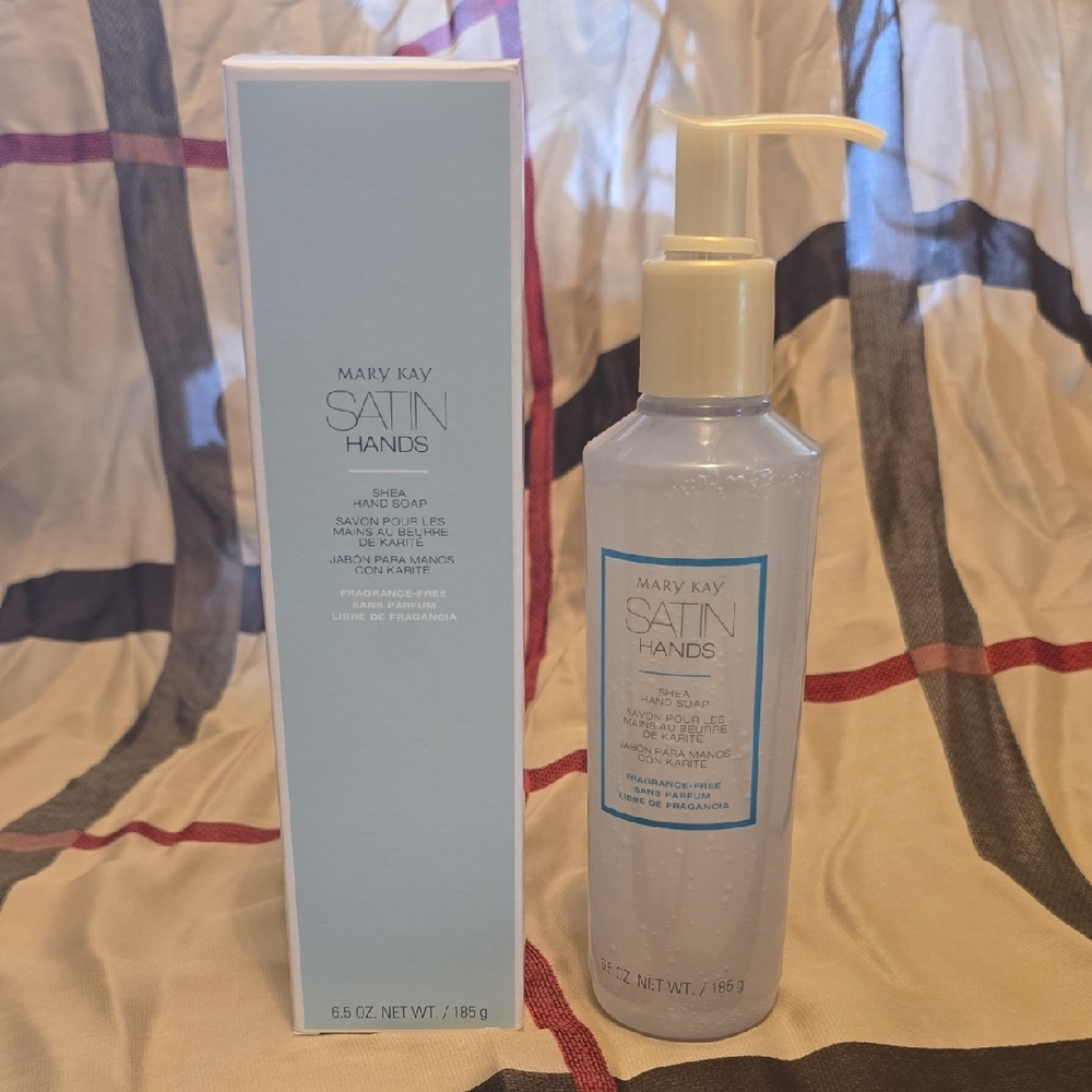Mary Kay Satin Hands Shea Hand Soap - Blue and White